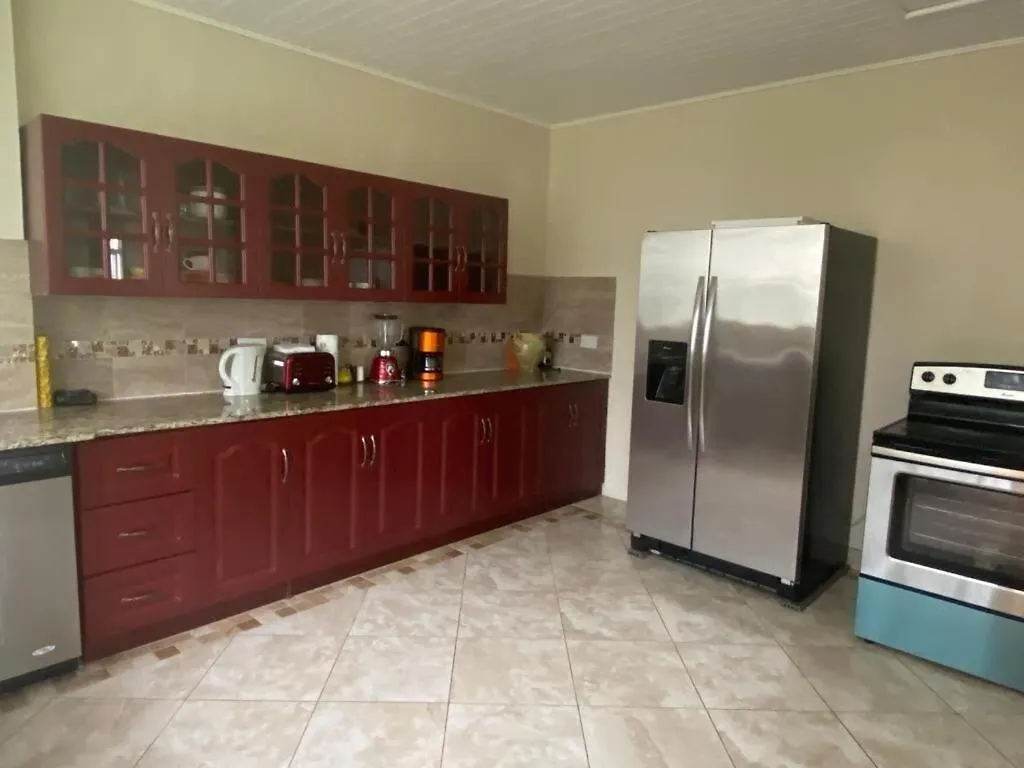 Margaret'S Home Roseau