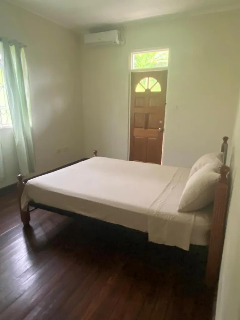 Margaret'S Home Roseau Apartment